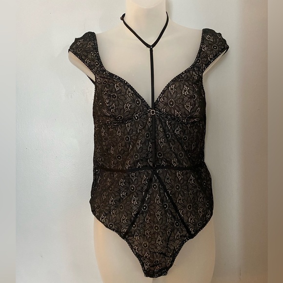 Lacy bodysuit - Picture 1 of 4